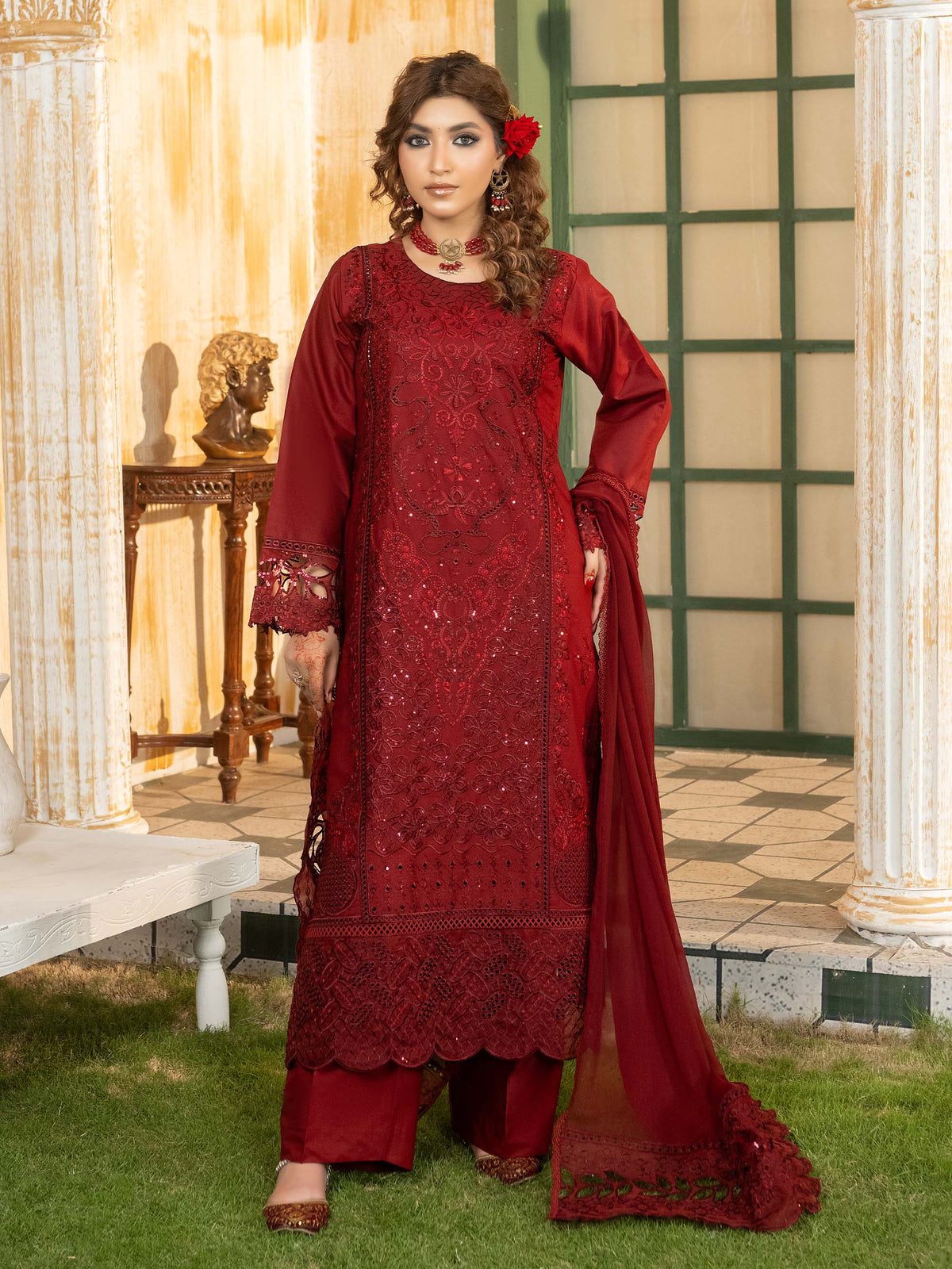 3 piece embroidered lawn suit in maroon