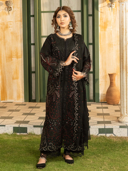 Portrait of model wearing black lawn suit with chiffon dupatta